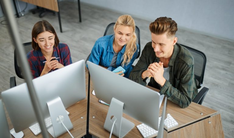 smiling-it-specialists-works-on-computers-office